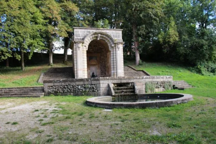 Image qui illustre: Fontaine De La Grenouille