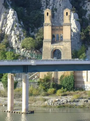 Image qui illustre: Le Pont De Mirabeau