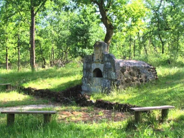 Image qui illustre: Fontaine Saint-Jean au Teich