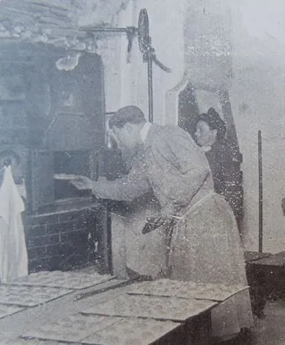 Image qui illustre: Fours À Bois Des Sœurs Macarons