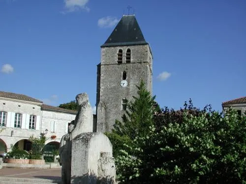 Image qui illustre: Beauville, Frespech, D'un Promontoire Fortifié A L'autre