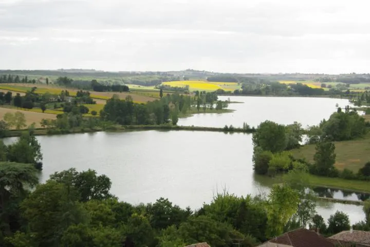 Image qui illustre: Lac de Lambronne