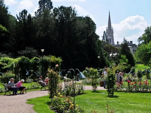 Image qui illustre: Parc De La Pepiniere