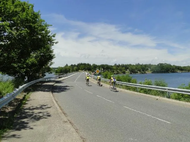Image qui illustre: Circuit Vélo Route "lac De Pareloup"