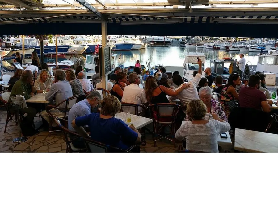 Image du carousel qui illustre: Bar De La Marine à Cassis
