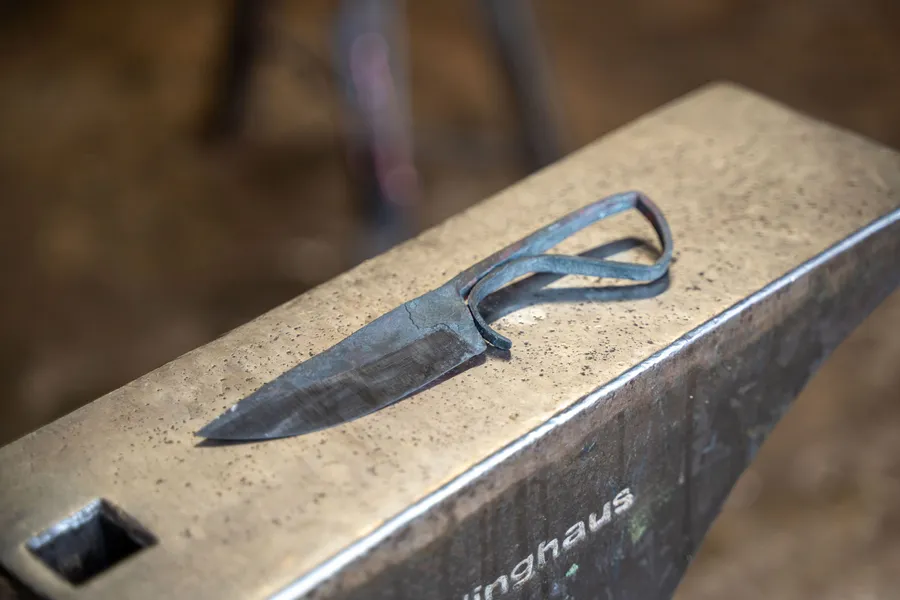 Image du carousel qui illustre: Fabriquez votre couteau brut de forge à Campagne-lès-Guines