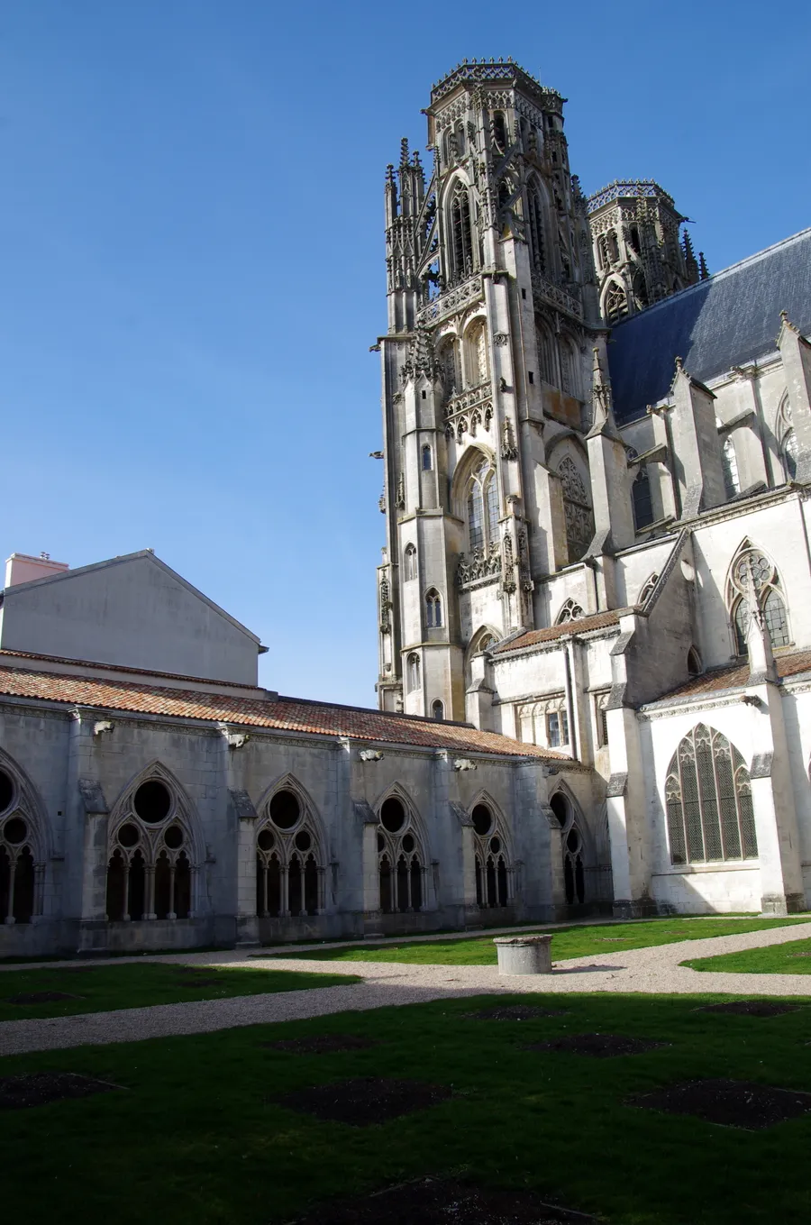 Image du carousel qui illustre: Visite d'une cathédrale construite entre le XIIIe et le XVIe siècle à Toul