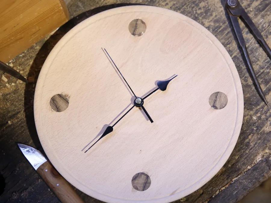 Image du carousel qui illustre: Concevez votre horloge en bois tourné à Brindas
