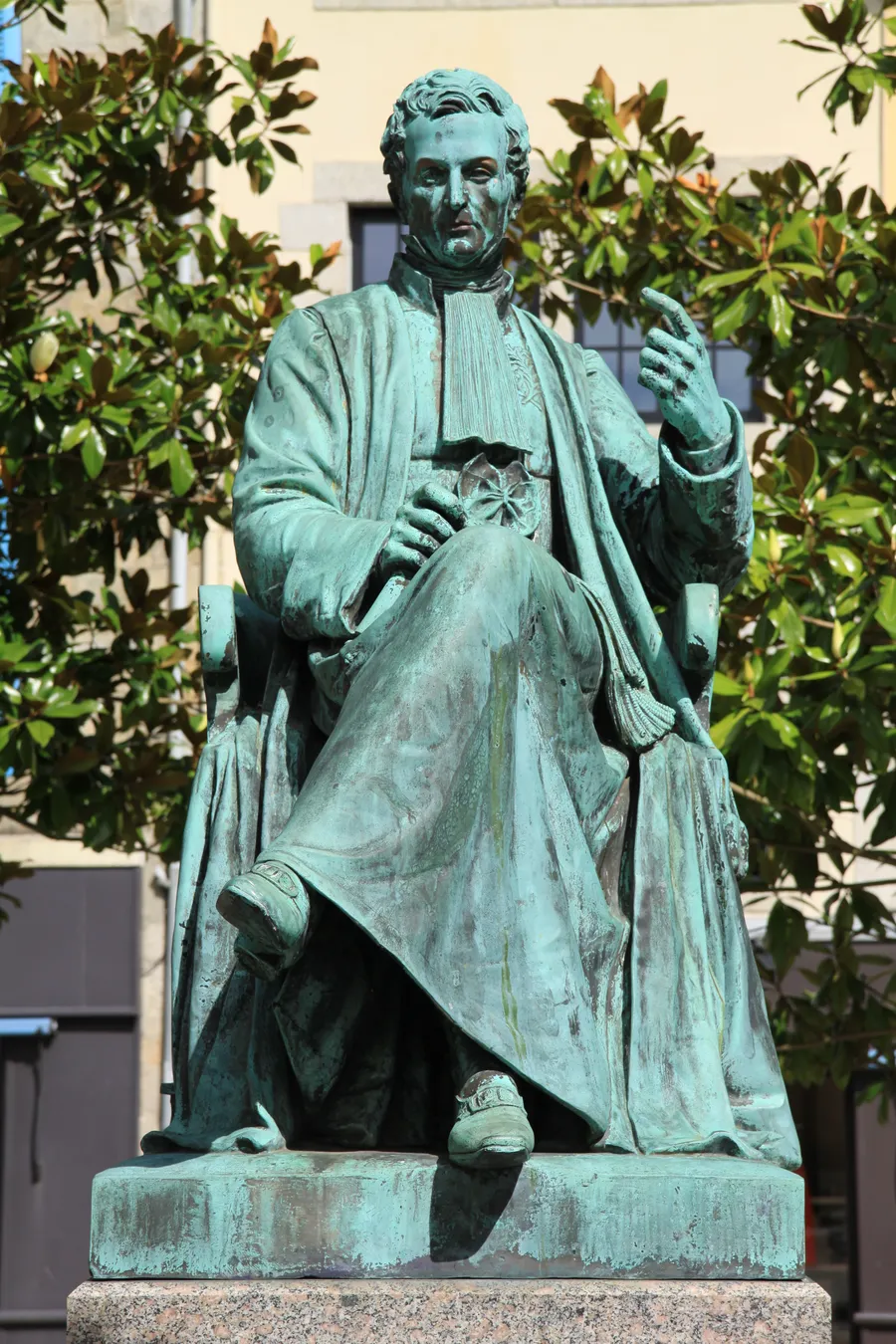 Image du carousel qui illustre: Statue de Laënnec à Quimper