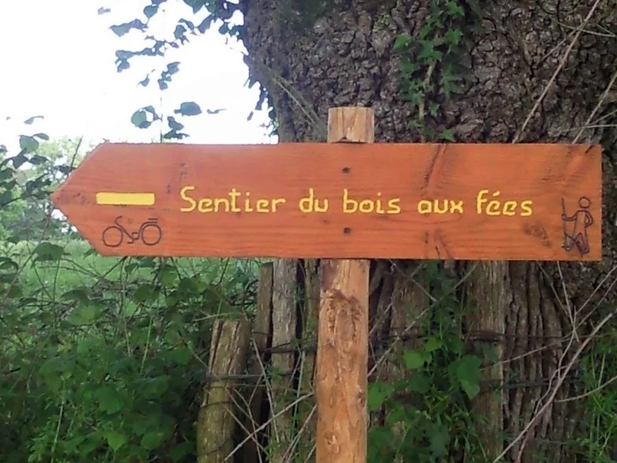 Image du carousel qui illustre: Sentier du bois des fées à Breuilaufa