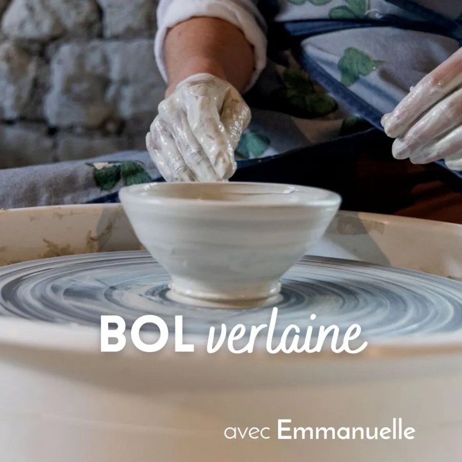 Image du carousel qui illustre: Initiez-vous au tour de potier à Fontaines-d'Ozillac