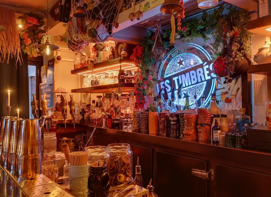 Image du carousel qui illustre: Les Timbrés Cocktail Bar à Paris