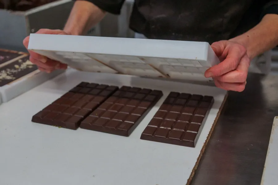 Image du carousel qui illustre: Réalisez vos tablettes de chocolat artisanales à Vernoil-le-Fourrier