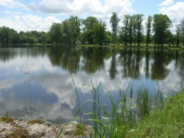 Image du carousel qui illustre: Sentier des étangs et promenade des pêcheurs à Nexon
