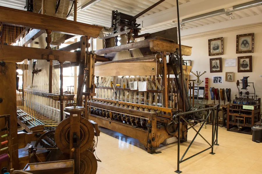 Image du carousel qui illustre: Découverte de l'atelier municipal de passementerie à Lyon