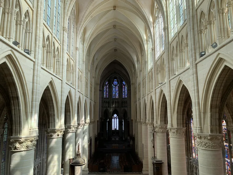 Image du carousel qui illustre: Explorez les 700 Ans d'histoire architecturale d'une cathédrale à Châlons-en-Champagne