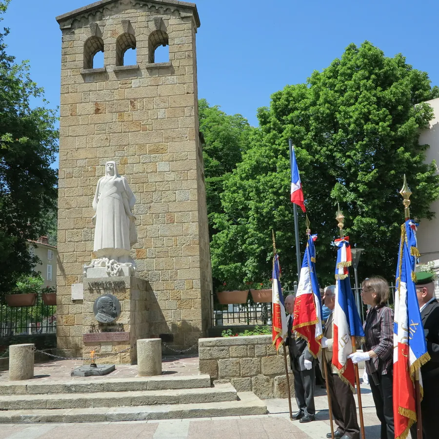 Image du carousel qui illustre: Déambulation dans les rues de Foix à Foix