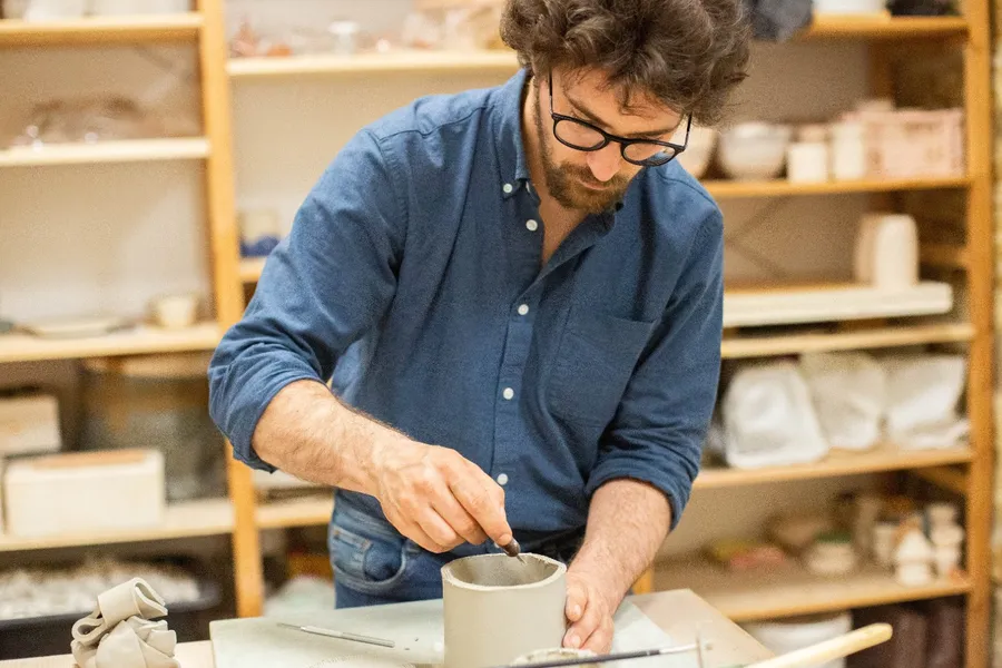 Image du carousel qui illustre: Réalisez et décorez votre tasse ou pot en céramique à Lyon