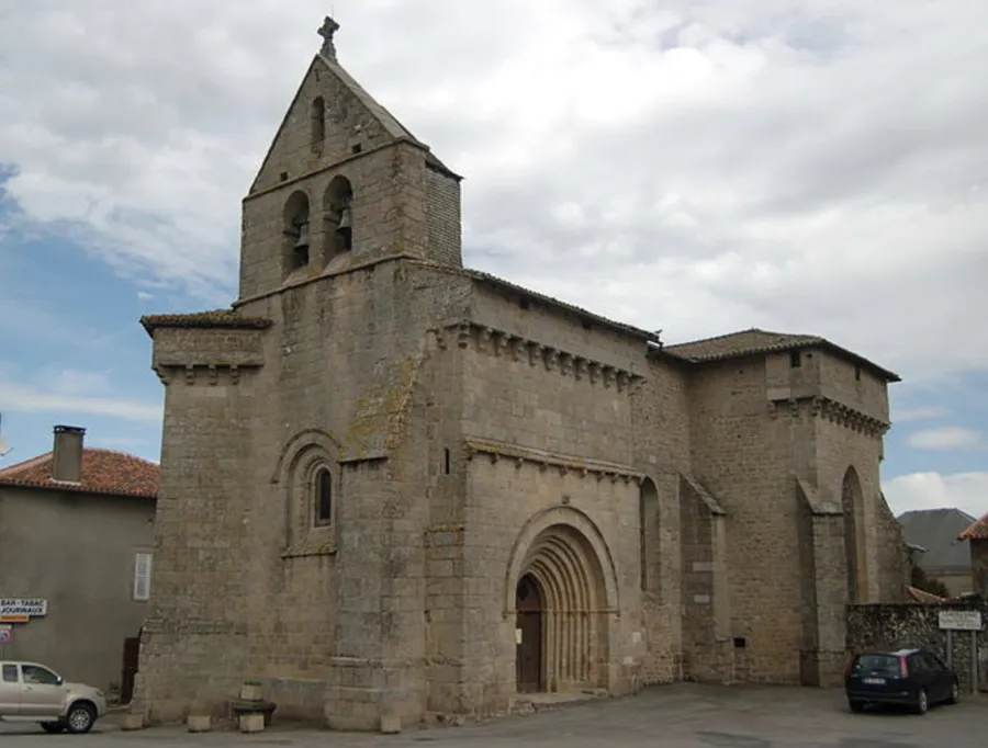 Image du carousel qui illustre: Visite guidée de l'église fortifiée de Compreignac à Compreignac