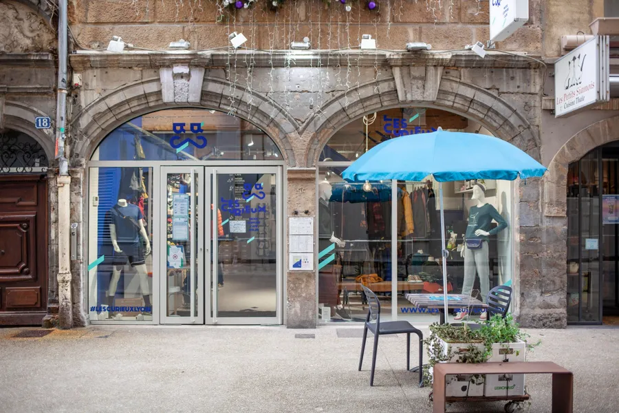 Image du carousel qui illustre: Réalisez vos soins cheveux solides à Lyon