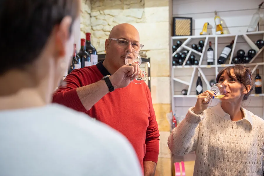 Image du carousel qui illustre: Apprenez à tailler la vigne et dégustez du vin à Morizès