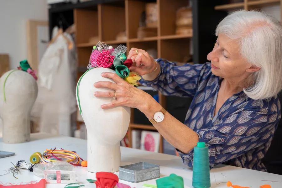 Image du carousel qui illustre: Fabriquez votre accessoire de tête fleuri unique à Saint-Nazaire
