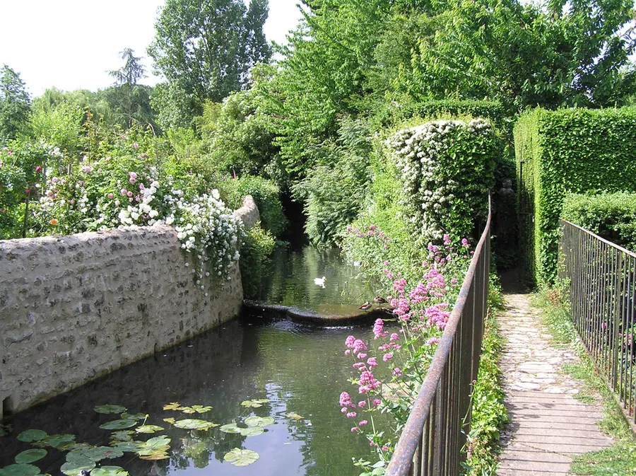 Image du carousel qui illustre: Jardin Du Prieuré De Laverré à Aslonnes