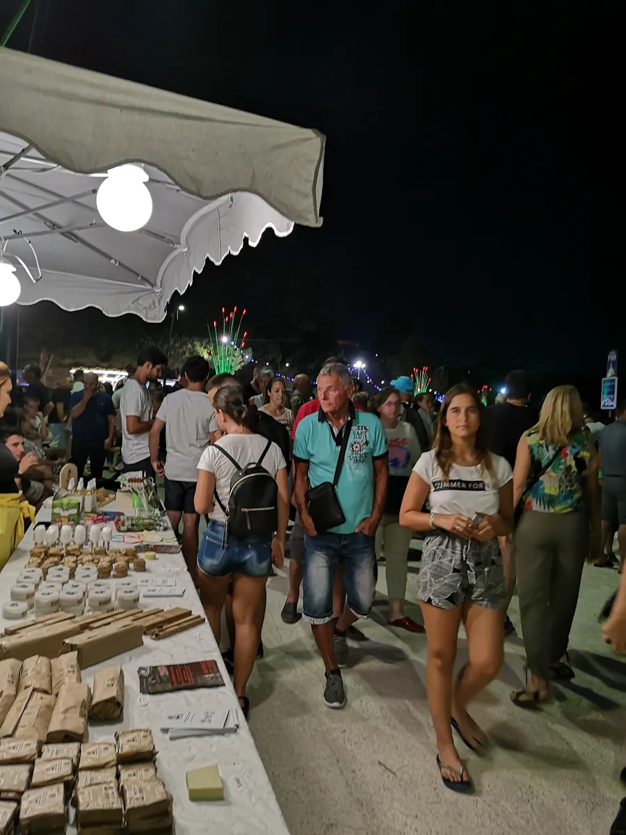 Image du carousel qui illustre: Marché Nocturne Des Créateurs à Istres