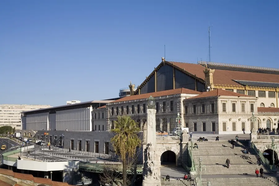 Image du carousel qui illustre: Visite architecturale et historique de la Gare Saint Charles à Marseille