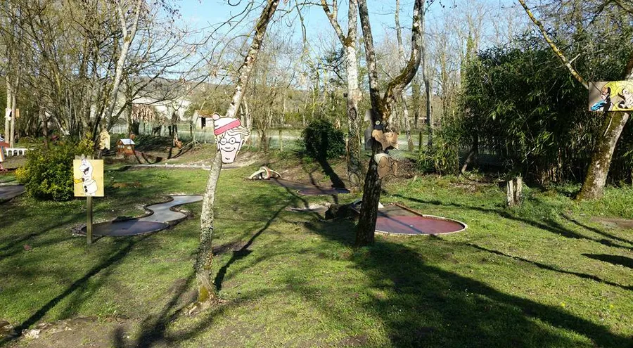 Image du carousel qui illustre: Mini Golf "le Ligérien" à Saint-Satur