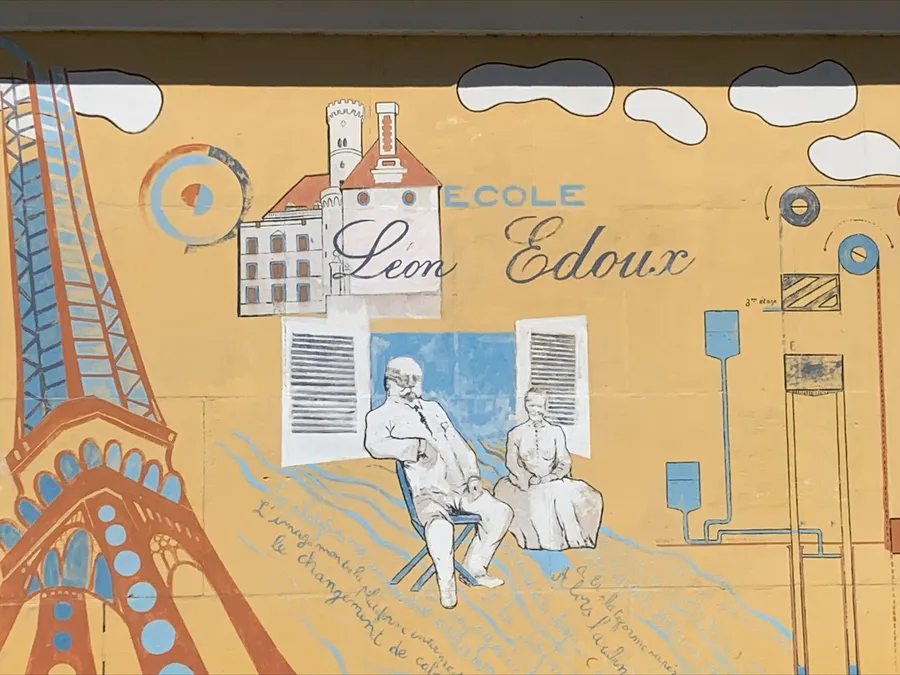 Image du carousel qui illustre: Les fresques de l’école à Saint-Savin