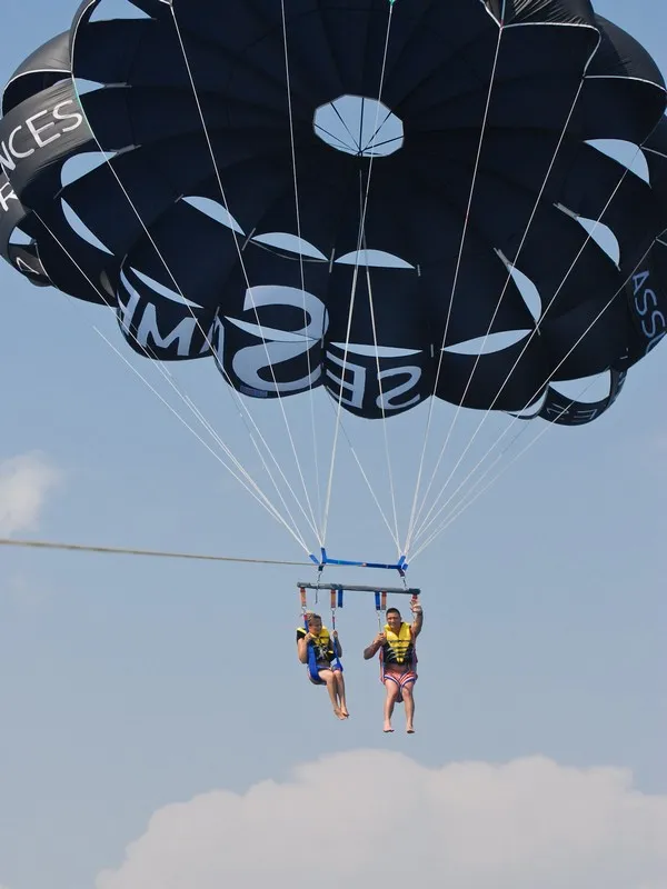 Image du carousel qui illustre: Parachute ascensionnel Maguide  à Biscarrosse