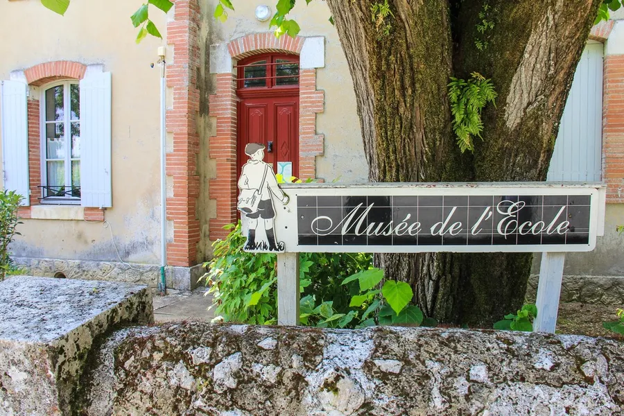 Image du carousel qui illustre: Musée De L'école Rurale D'autrefois à Saint-Pierre-de-Buzet