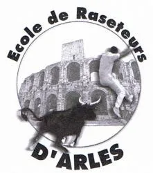Image du carousel qui illustre: Ecole taurine, section camarguaise à Arles