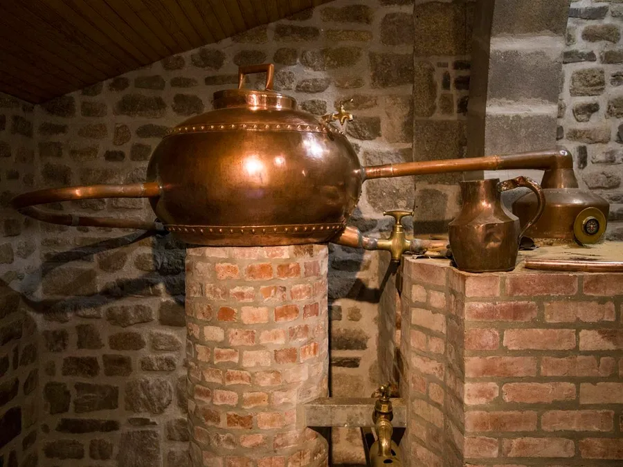 Image du carousel qui illustre: Visite Distillation Et Dégustation À La Cidrerie Mette Au Mesnil Caussois à Noues de Sienne