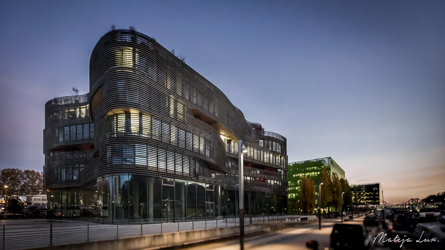 Image du carousel qui illustre: Visite du Pavillon52 / Rooftop52 construit par l'architecte Rudy RICCIOTTI à Lyon