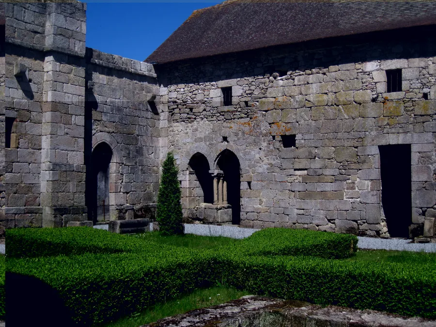 Image du carousel qui illustre: Découverte de l'unique prieuré grandmontain subsistant en Limousin à Saint-Léger-Magnazeix