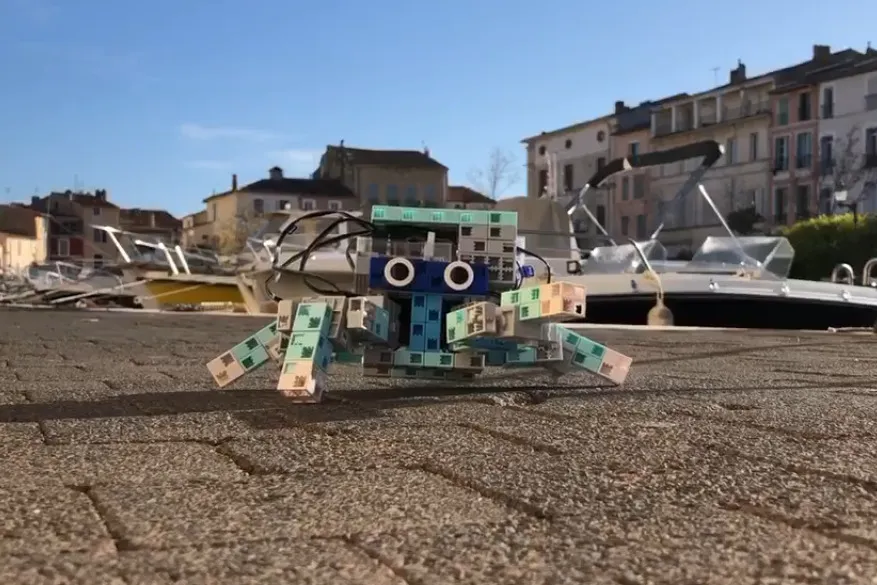 Image du carousel qui illustre: Robotique et programmation à Martigues