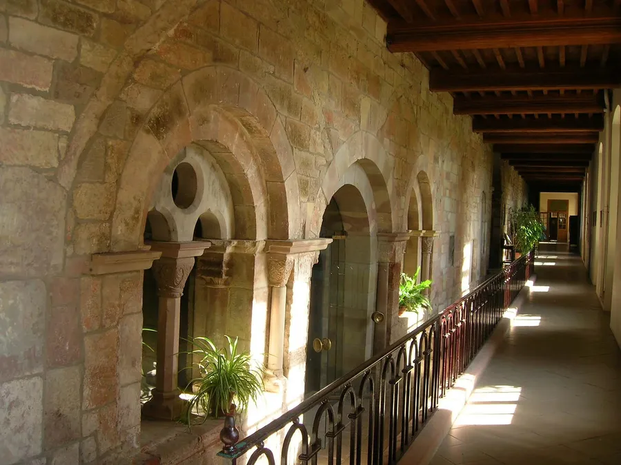 Image du carousel qui illustre: Visitez librement une abbaye et ses jardins à Autrey