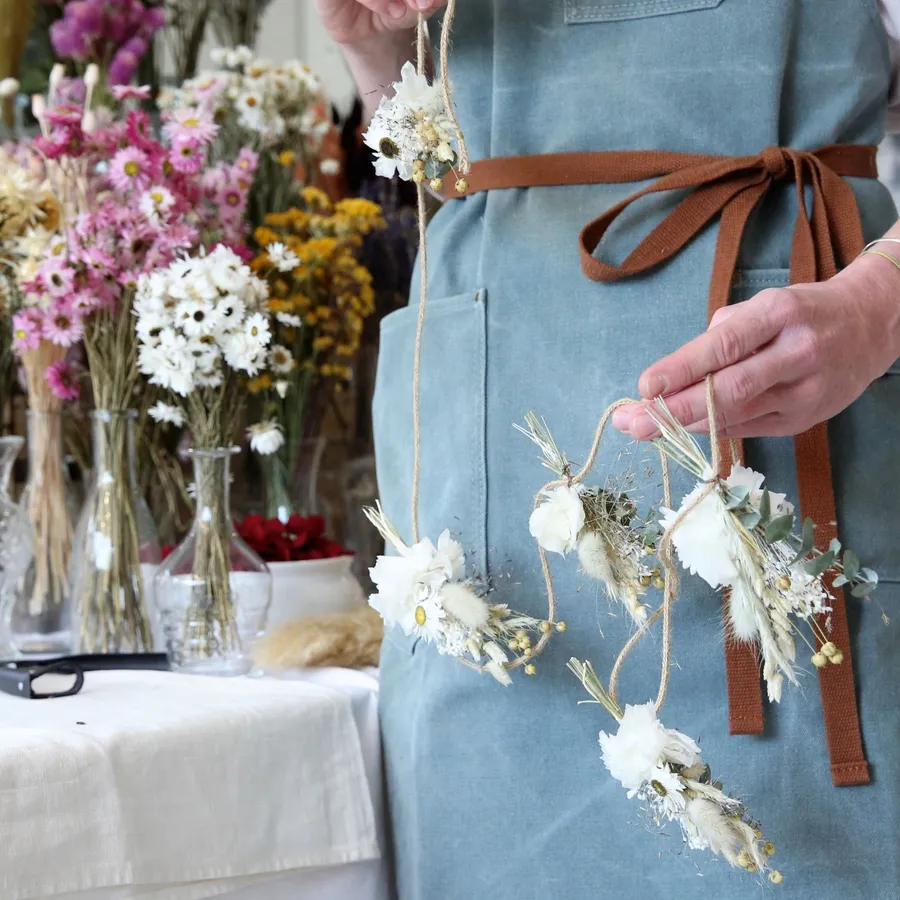 Image du carousel qui illustre: Créez votre guirlande de fleurs séchées en famille à Tassin-la-Demi-Lune