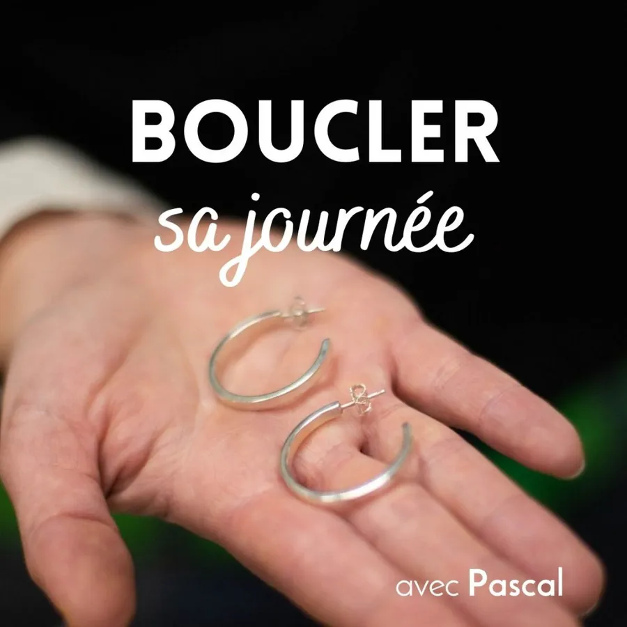 Image du carousel qui illustre: Créez vos boucles d'oreilles créoles en argent à Lyon