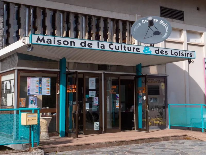 Image du carousel qui illustre: Cinéma De La Maison De La Culture Et Des Loisirs à Gérardmer
