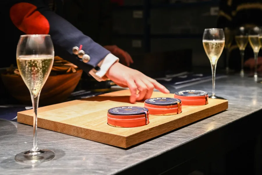 Image du carousel qui illustre: Formez-vous à la dégustation de caviar à Paris