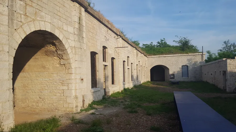 Image du carousel qui illustre: Visite guidée de la batterie de Sermenaz à Neyron