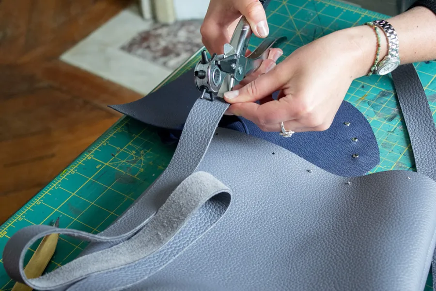 Image du carousel qui illustre: Créez votre sac à dos en cuir à Paris
