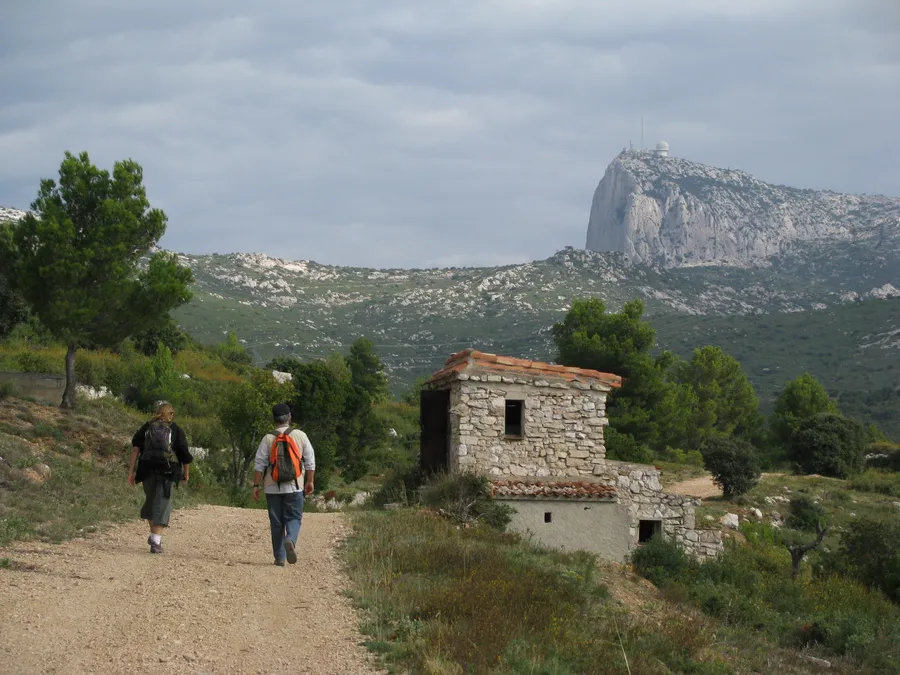 Image du carousel qui illustre: EVANA - Randonnées et balades à pied en Provence à Éguilles