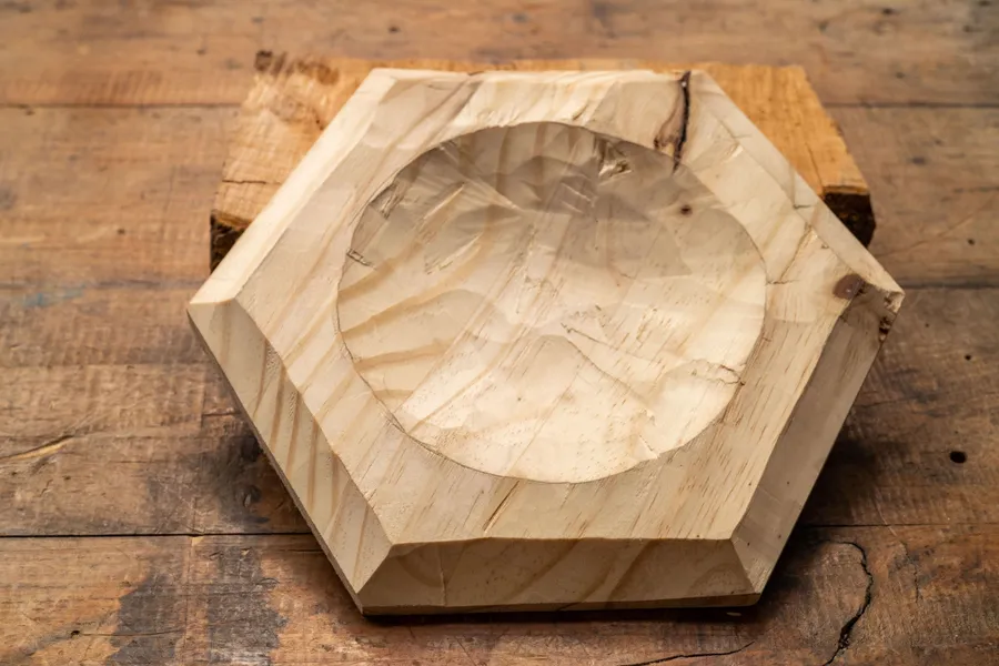 Image du carousel qui illustre: Découvrez la sculpture sur bois à Roubaix