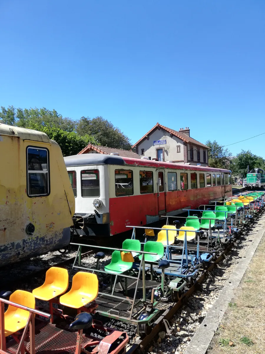 Image du carousel qui illustre: Vélo-Rails et Train Touristique Etretat Pays de Caux  à Les Loges