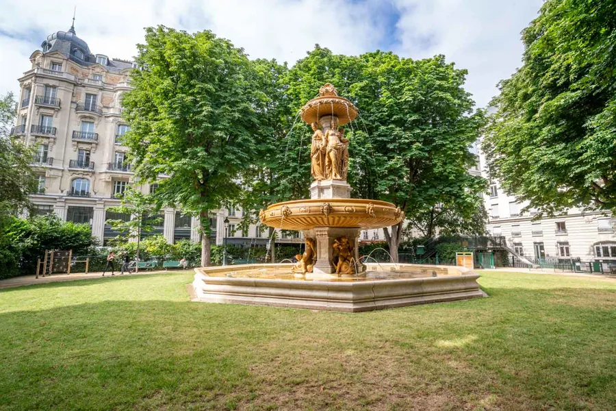 Image du carousel qui illustre: Square Louvois à Paris
