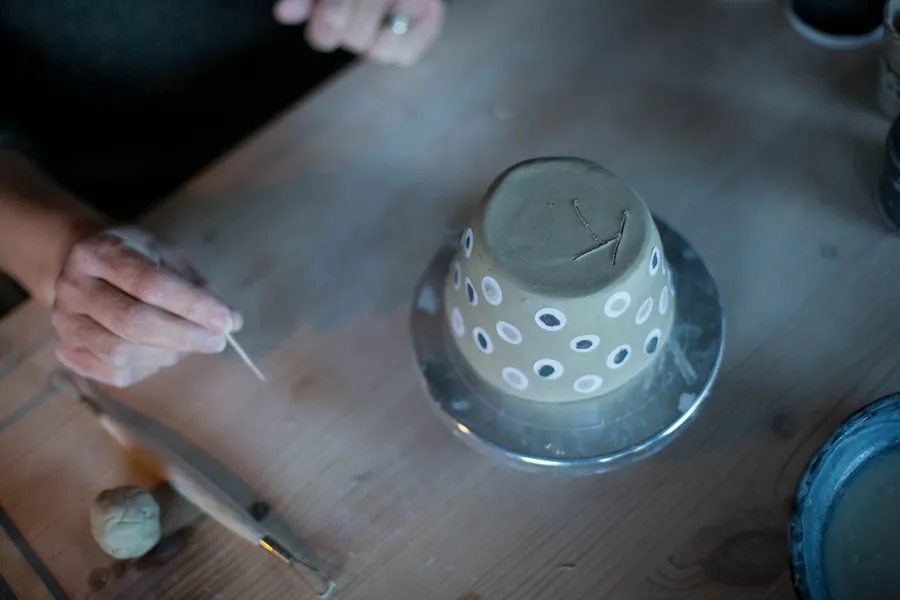 Image du carousel qui illustre: Modelez votre vase en céramique à Bron